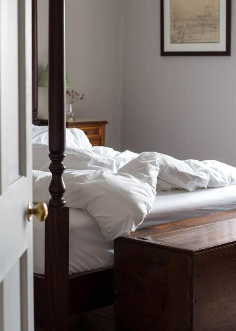 Sarah'S - A Townhouse Apartment In Georgian Holt Holt  Eksteriør bilde