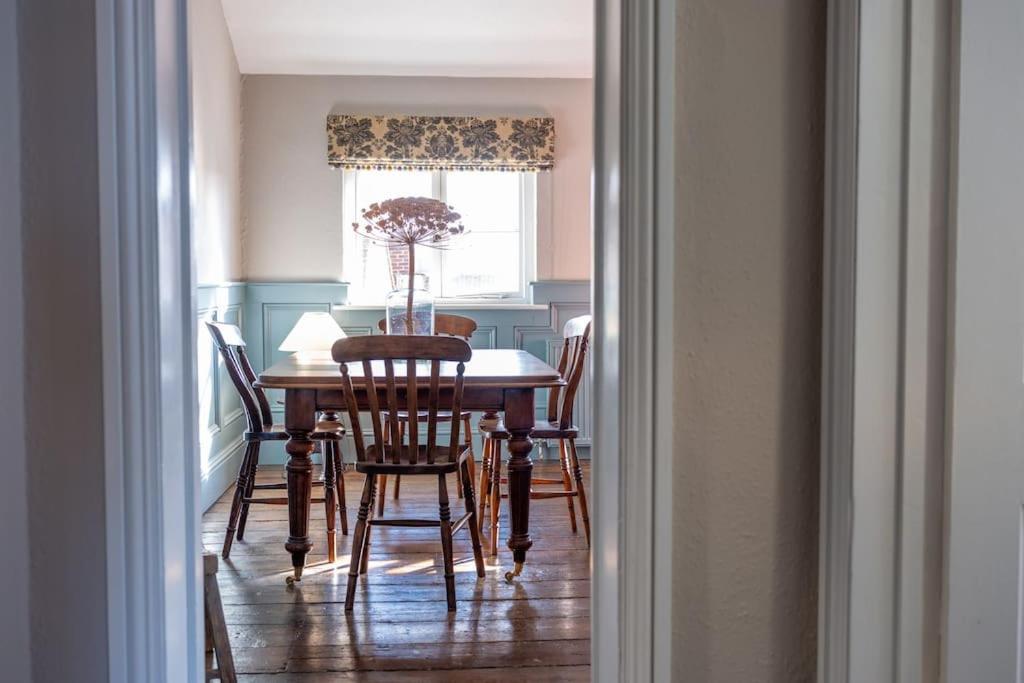 Sarah'S - A Townhouse Apartment In Georgian Holt Holt  Eksteriør bilde