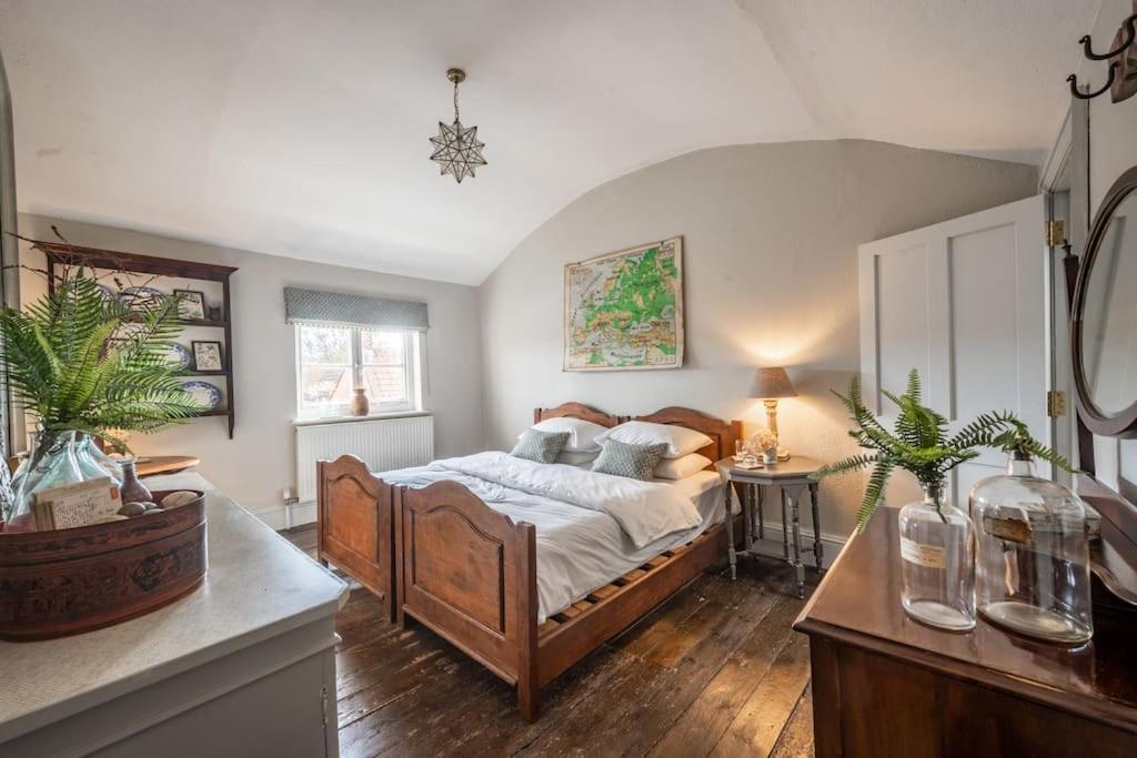 Sarah'S - A Townhouse Apartment In Georgian Holt Holt  Eksteriør bilde