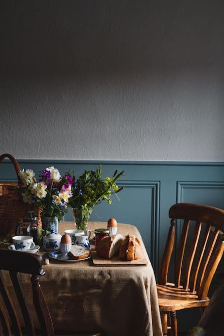 Sarah'S - A Townhouse Apartment In Georgian Holt Holt  Eksteriør bilde