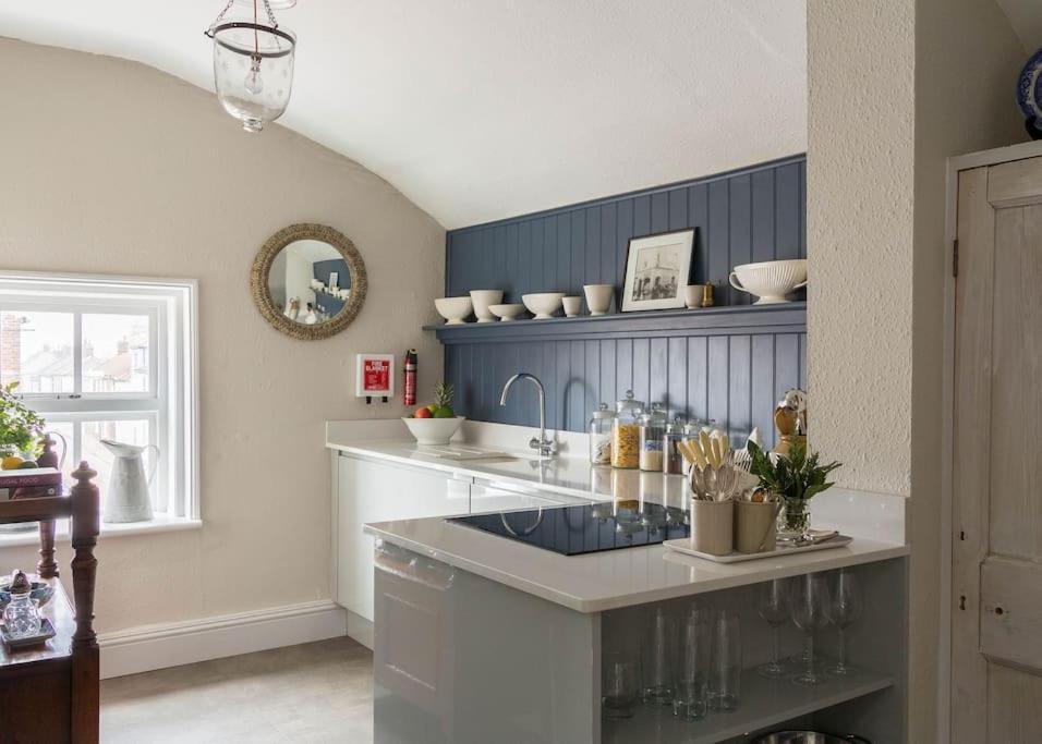 Sarah'S - A Townhouse Apartment In Georgian Holt Holt  Eksteriør bilde