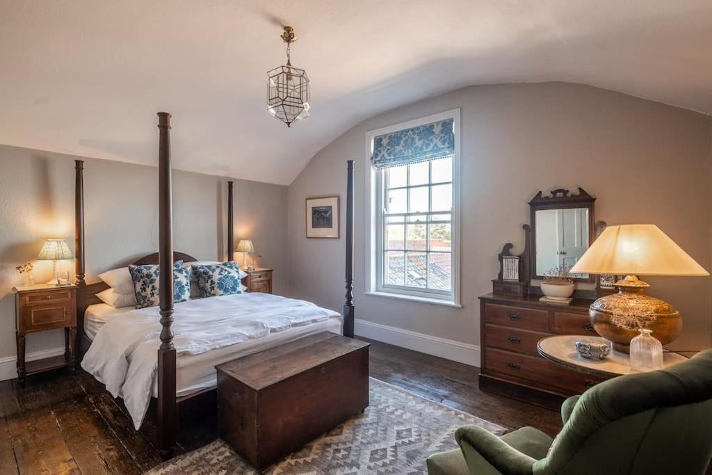 Sarah'S - A Townhouse Apartment In Georgian Holt Holt  Eksteriør bilde
