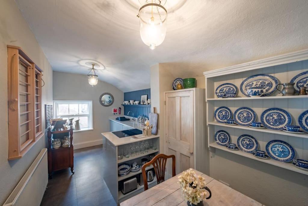 Sarah'S - A Townhouse Apartment In Georgian Holt Holt  Eksteriør bilde