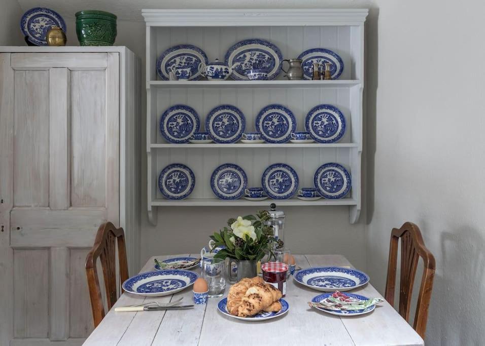 Sarah'S - A Townhouse Apartment In Georgian Holt Holt  Eksteriør bilde