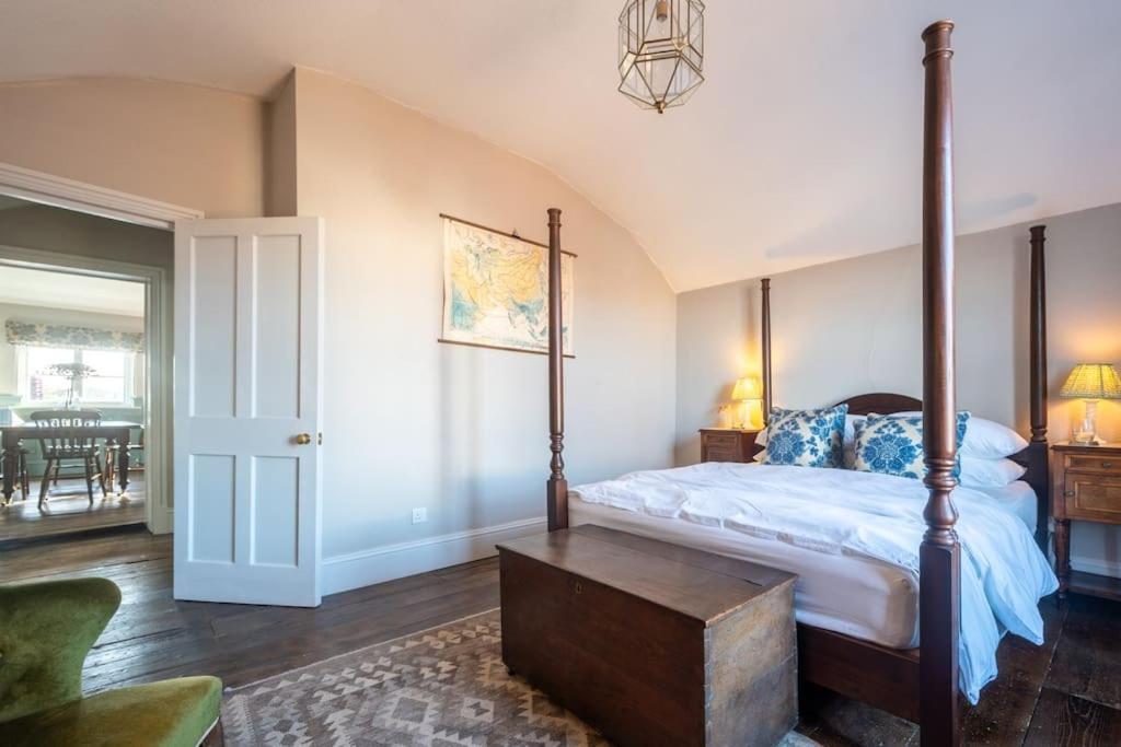 Sarah'S - A Townhouse Apartment In Georgian Holt Holt  Eksteriør bilde